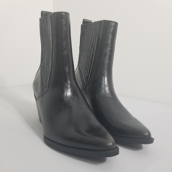 7 Dials Bootie - Picture 2 of 10